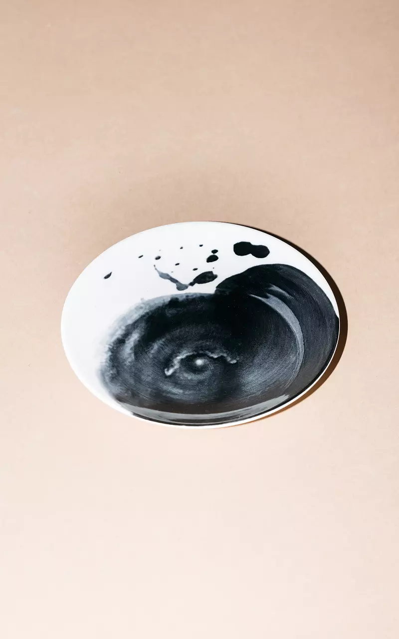 Handgemachter Teller aus Keramik Weiß Schwarz