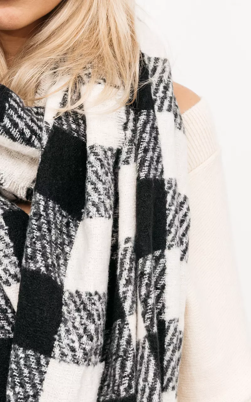 Checkered scarf with frills Black Cream
