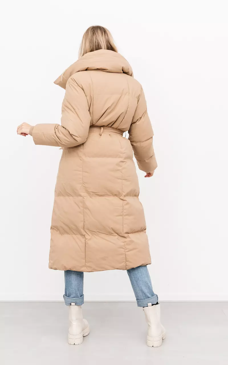 Long puffer coat with waist tie Camel