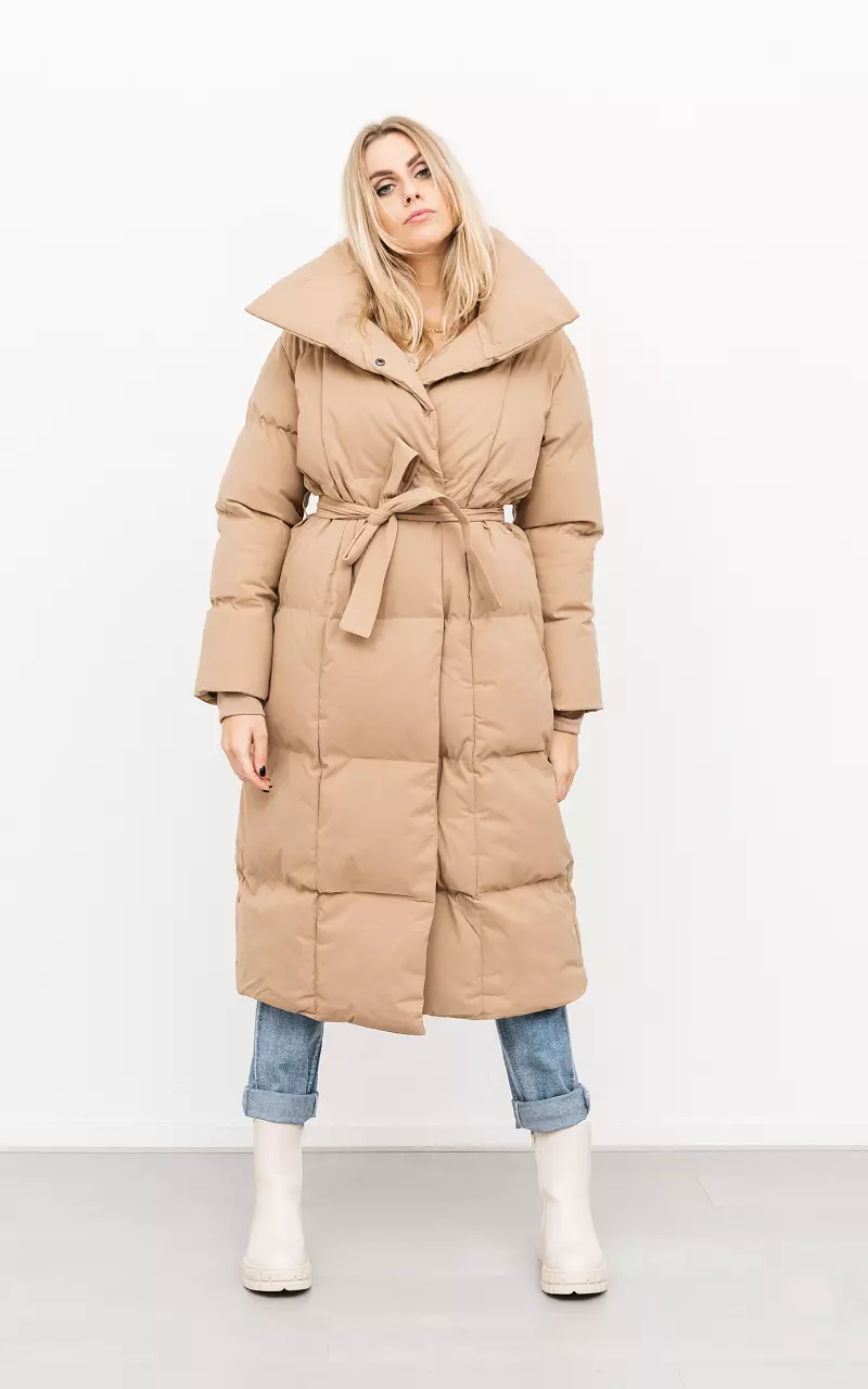 Long puffer coat with waist tie Camel