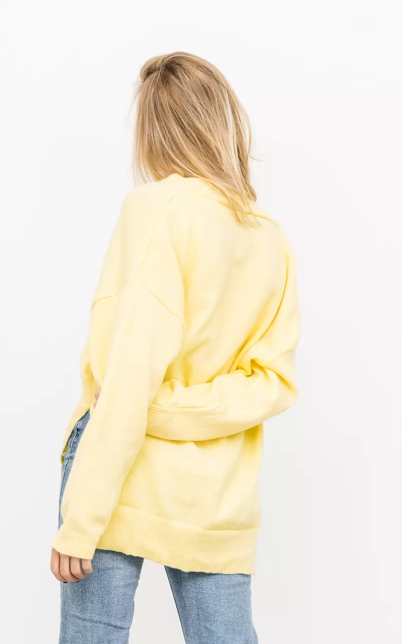 Oversized Pullover mit V-Ausschnitt Gelb