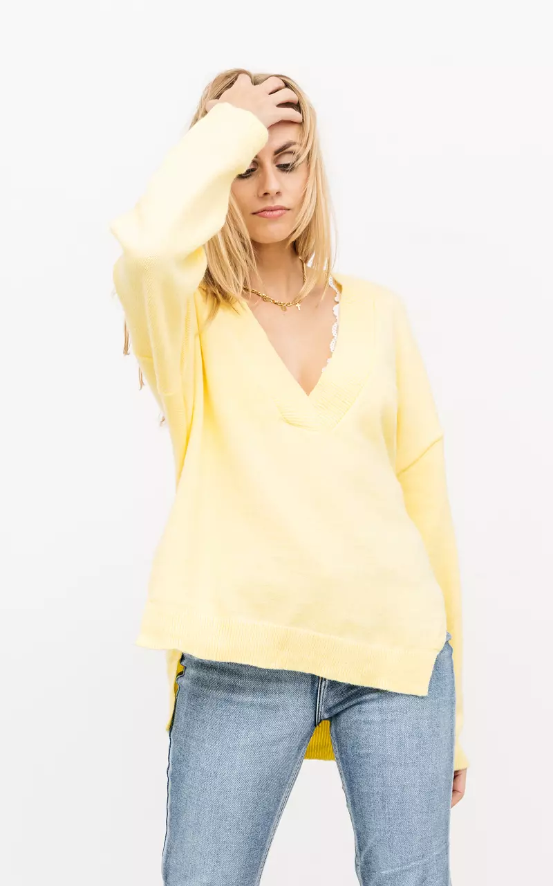 Oversized Pullover mit V-Ausschnitt Gelb