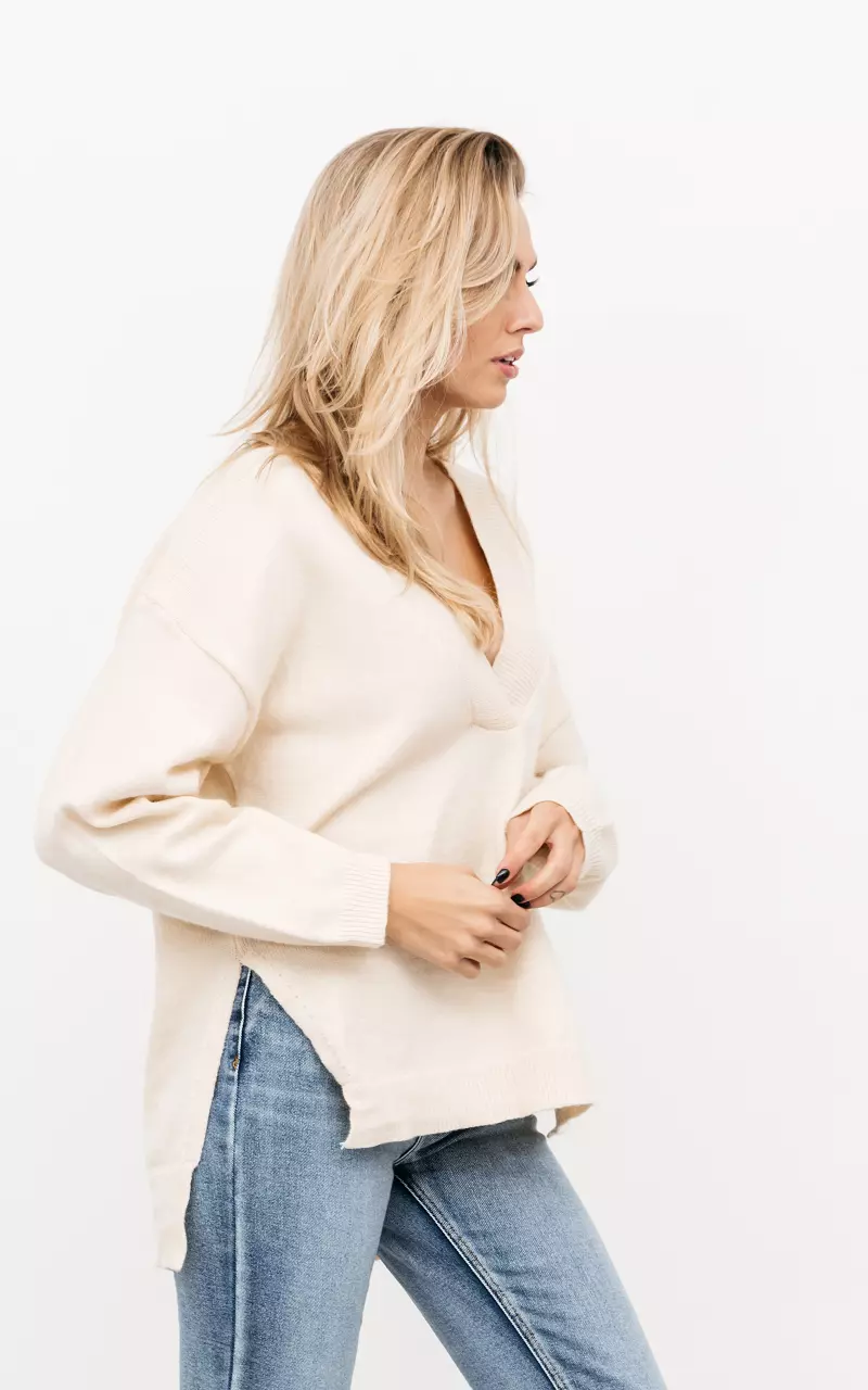Oversized sweater with V-neck Beige