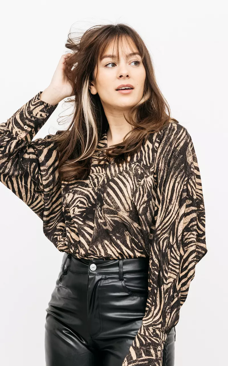 V-neck blouse with pattern Beige Black
