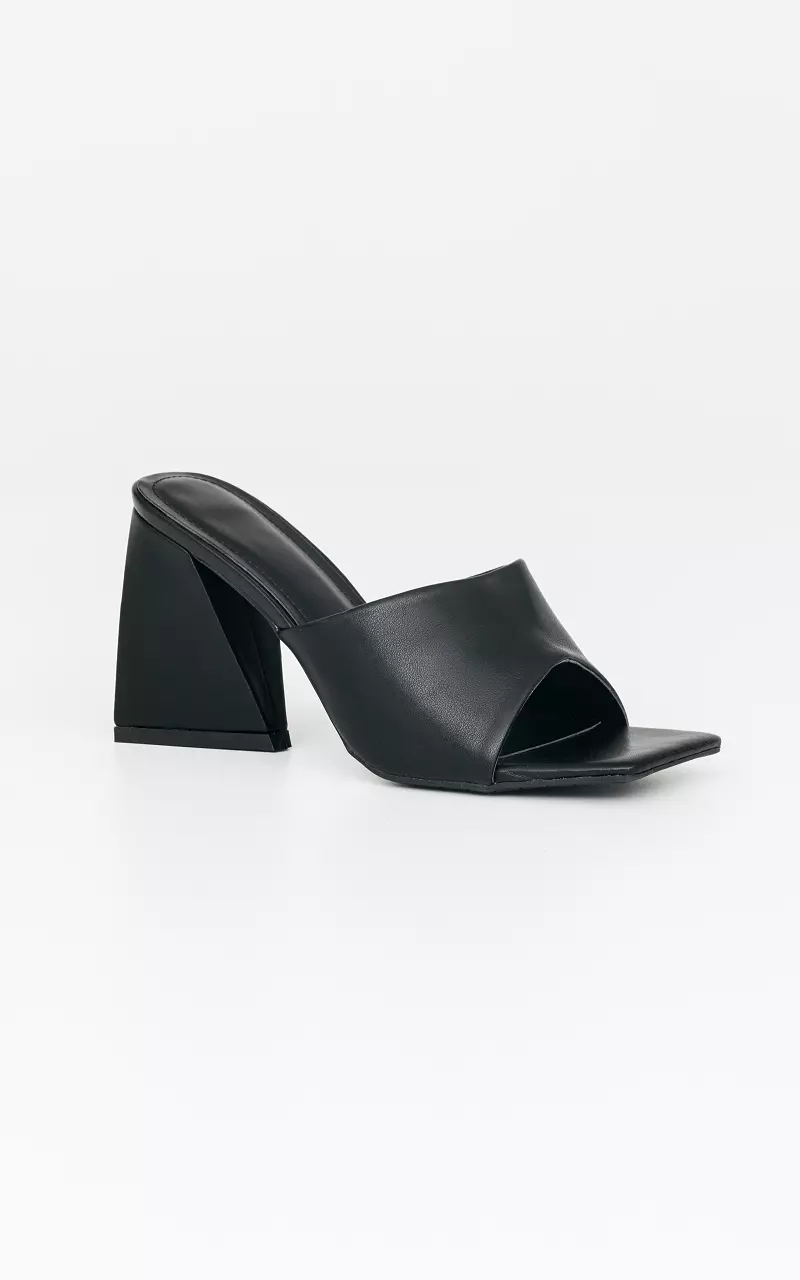 Heels with square nose Black