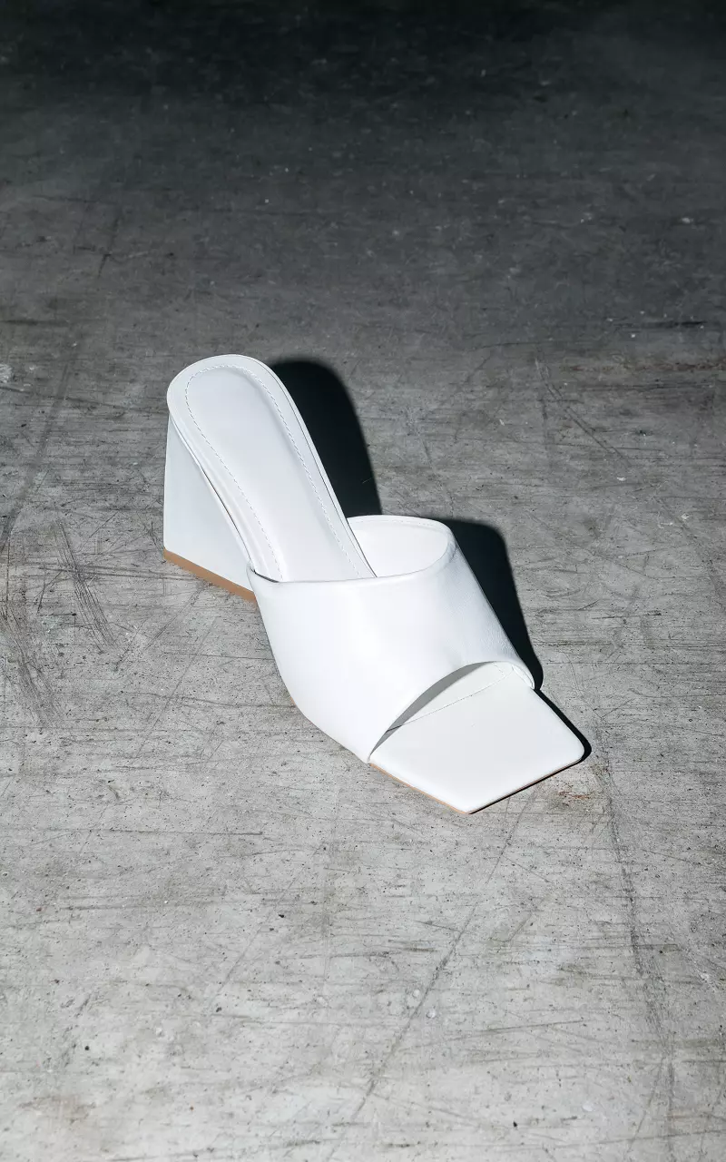Heels with square nose White