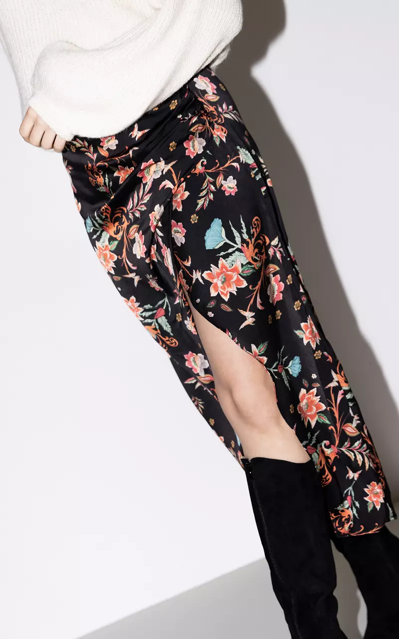 Satin-look skirt with floral print Black Red