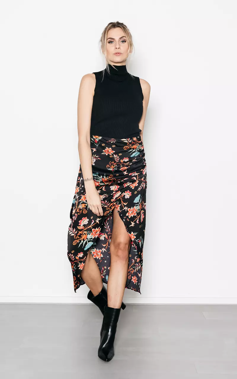 Satin-look skirt with floral print Black Red