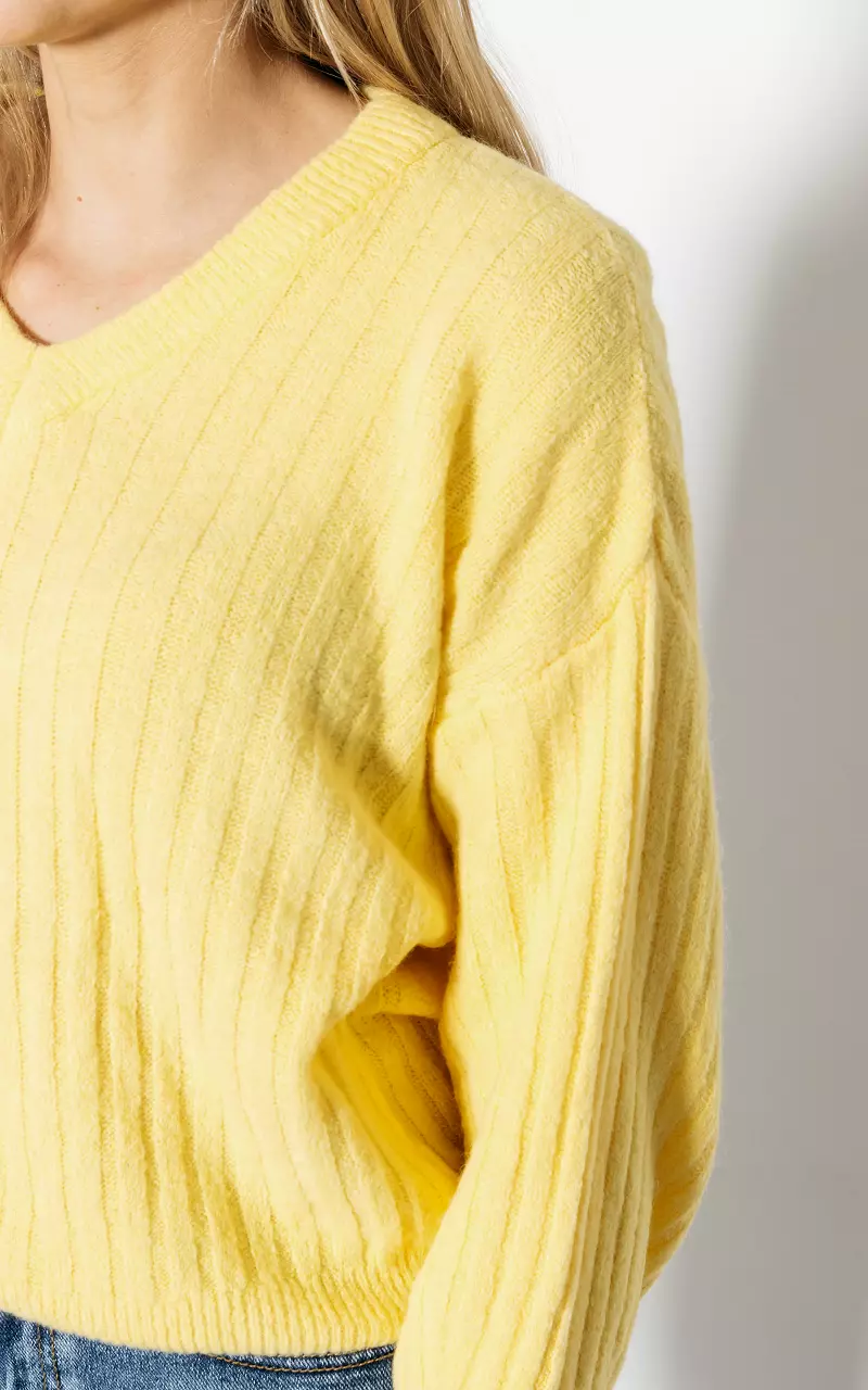 Sweater with v-neck Yellow