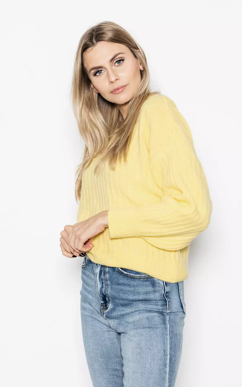 Sweater with v-neck Yellow