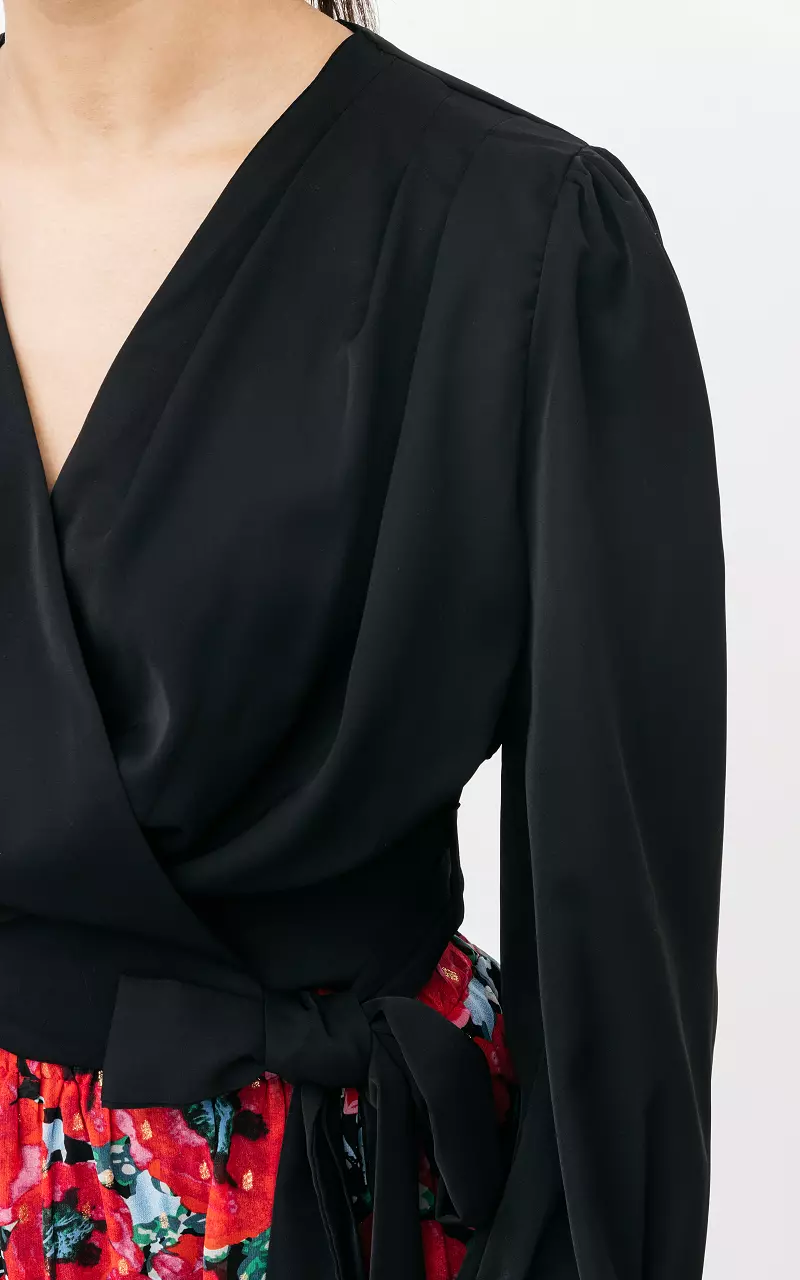 Wrap-around top with puffed sleeves Black