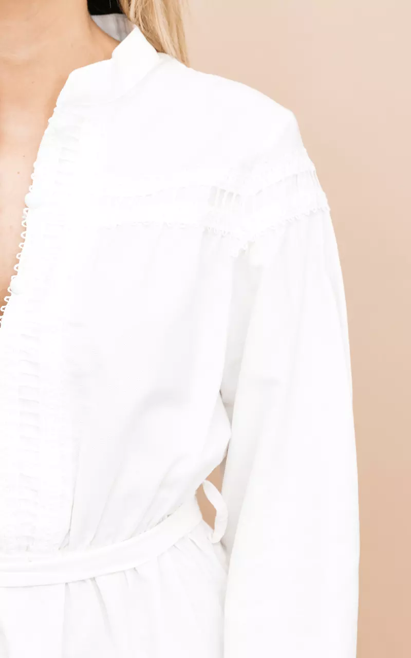 Romantisches Kleid mit Bindeschleife Weiß