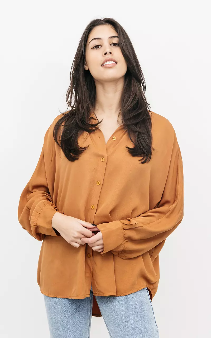 Oversized blouse with buttons Cognac