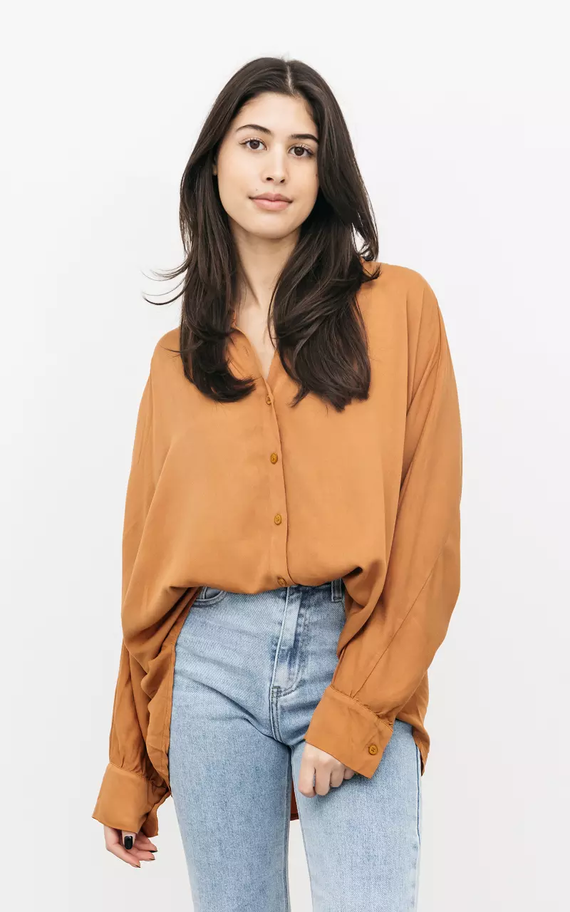 Oversized blouse with buttons Cognac