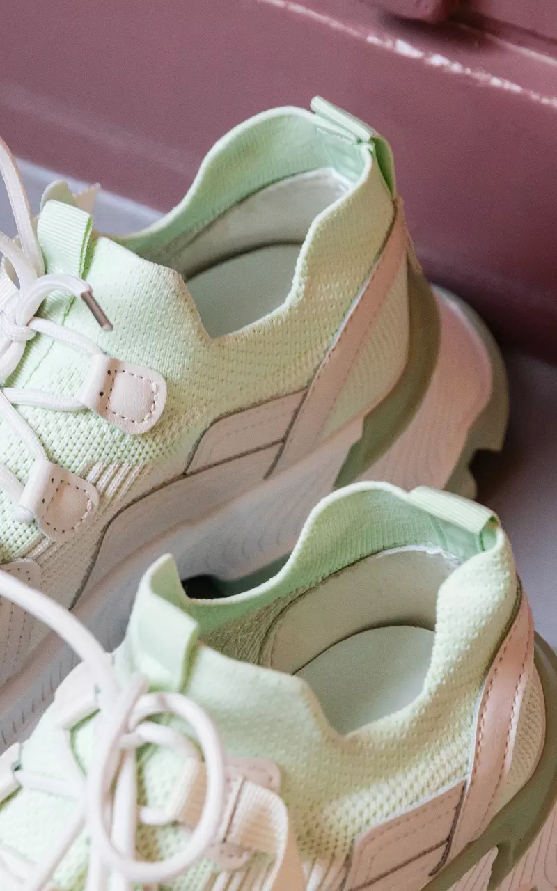 Socken-Sneaker mit Zierschnalle Hellgrün Beige