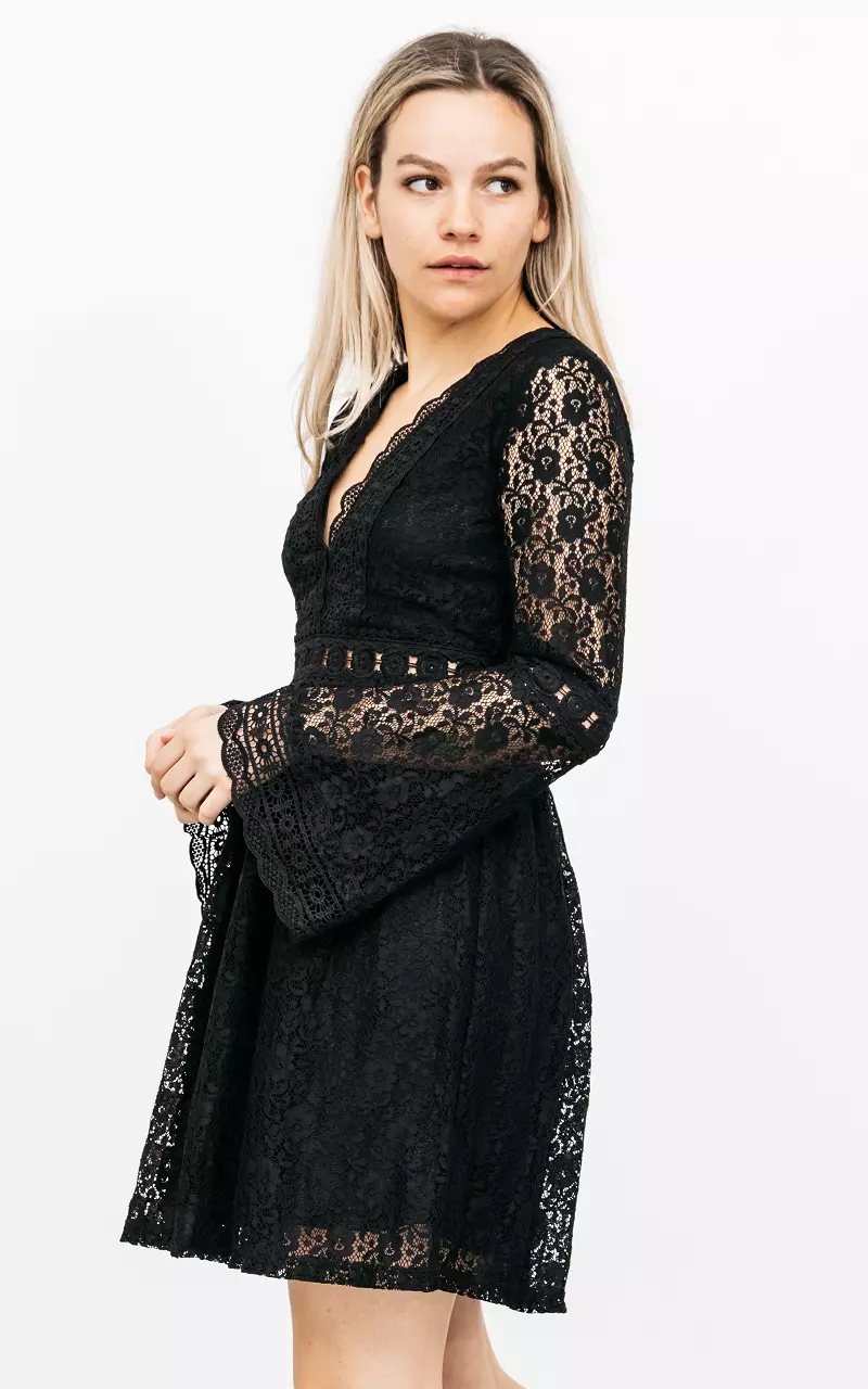 Lace dress with v-neck Black