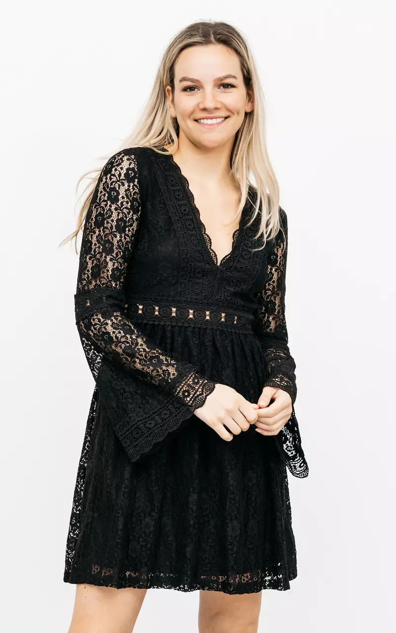 Lace dress with v-neck Black