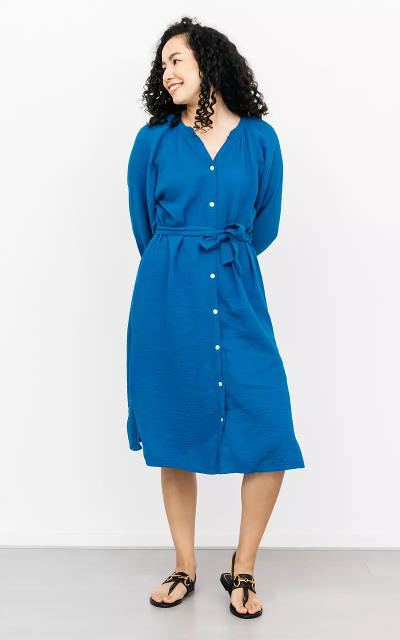 Katoenen jurk met parelmoer knoopjes Blauw