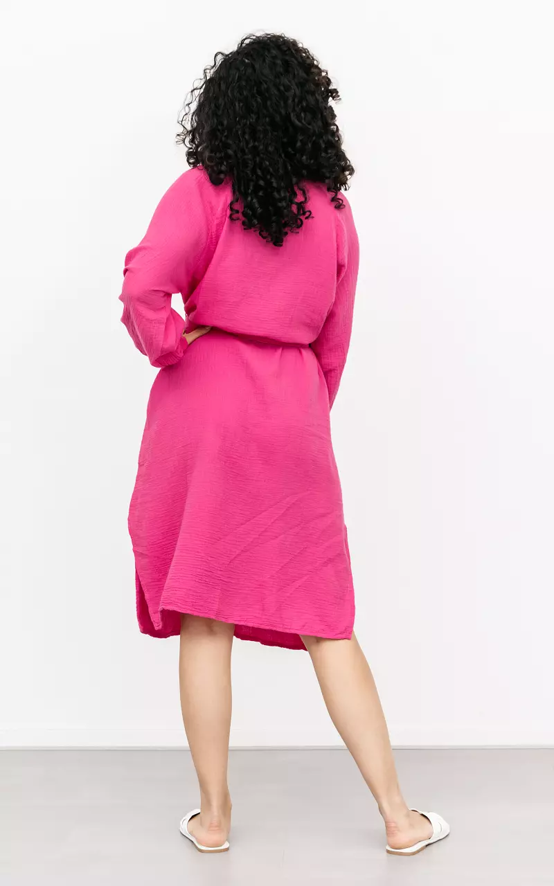 Katoenen jurk met parelmoer knoopjes Roze