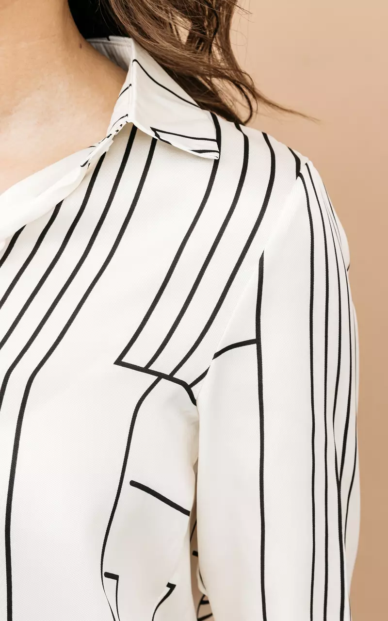 Bluse mit abstraktem Streifenmuster Creme Schwarz