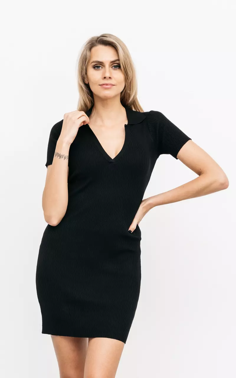 V-neck dress with short sleeves Black