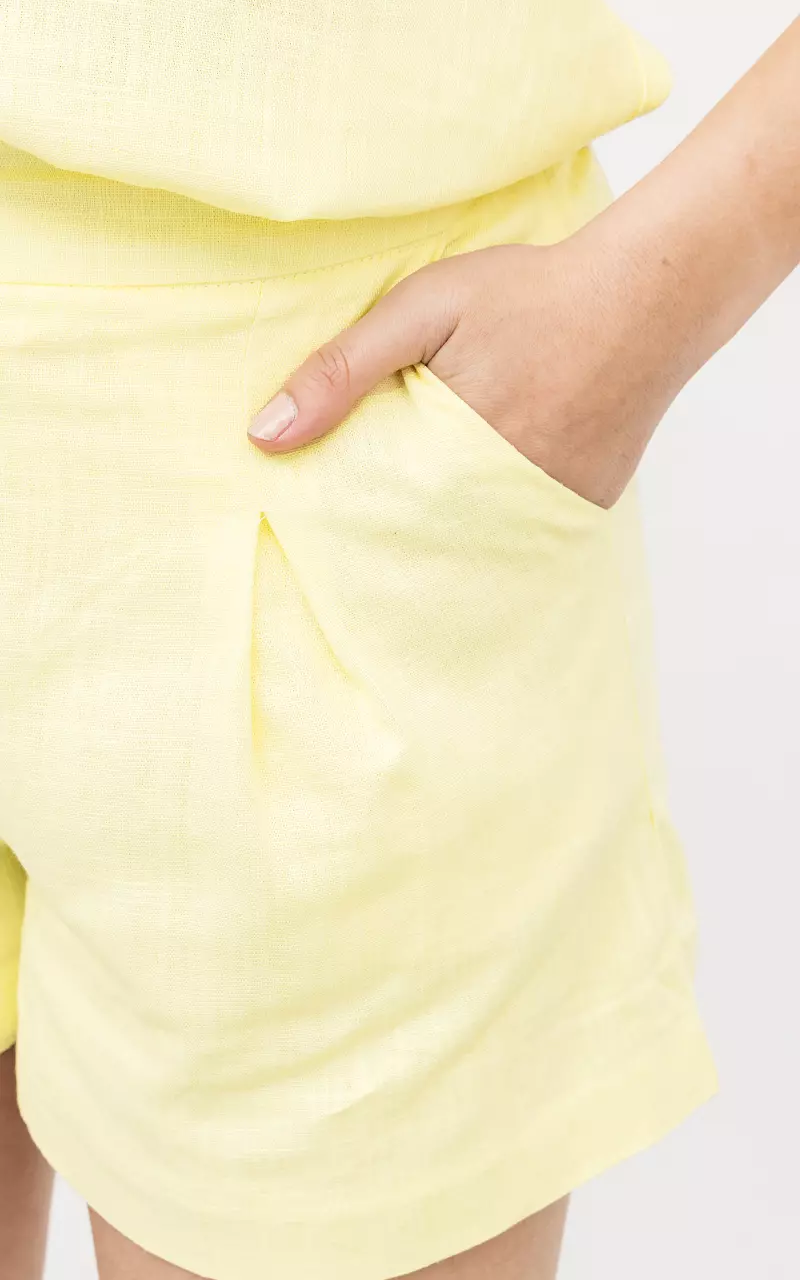 Cotton shorts with side-pockets Yellow