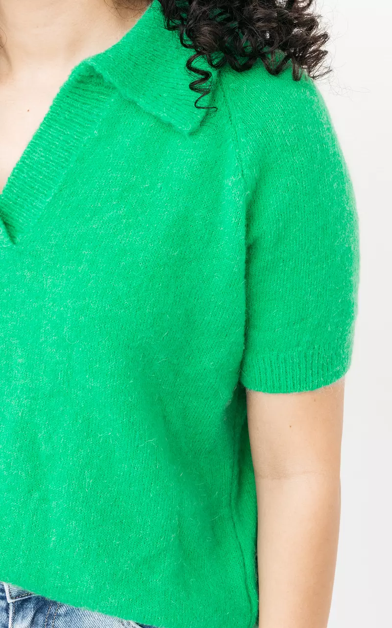 V-neck top with collar Green