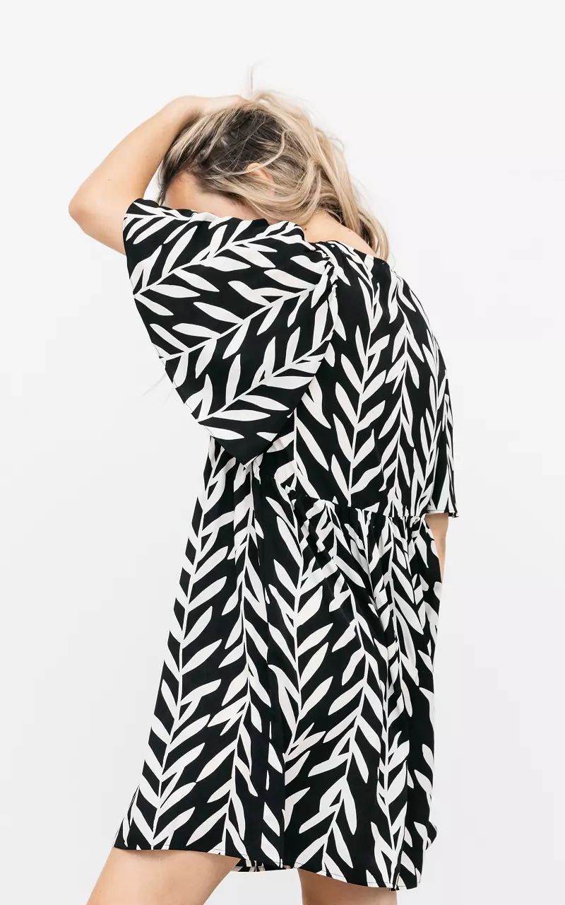 Wide dress with print Black White