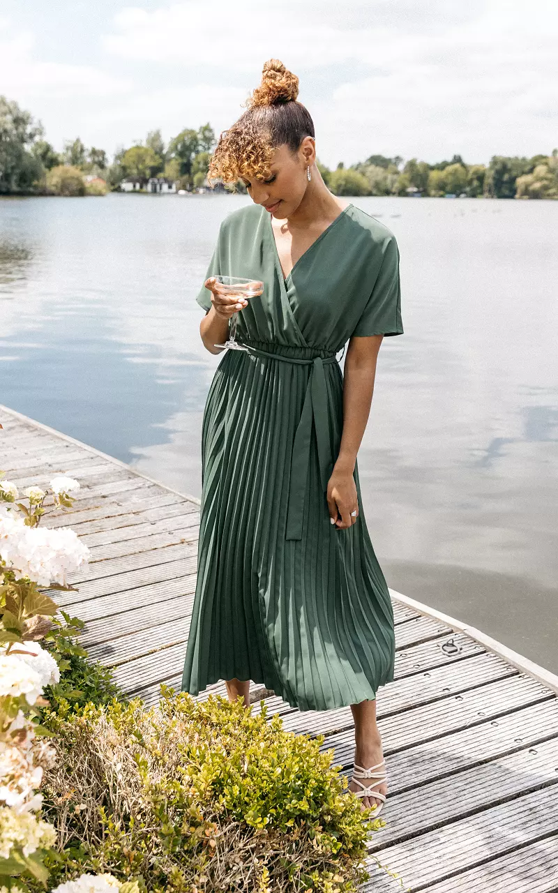 Maxi dress with pleated details Green