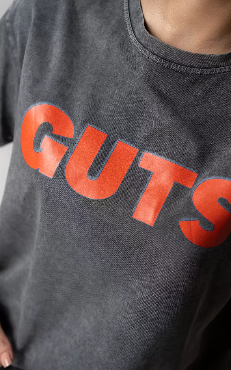 GUTS Shirt Dunkelgrau Korallrot