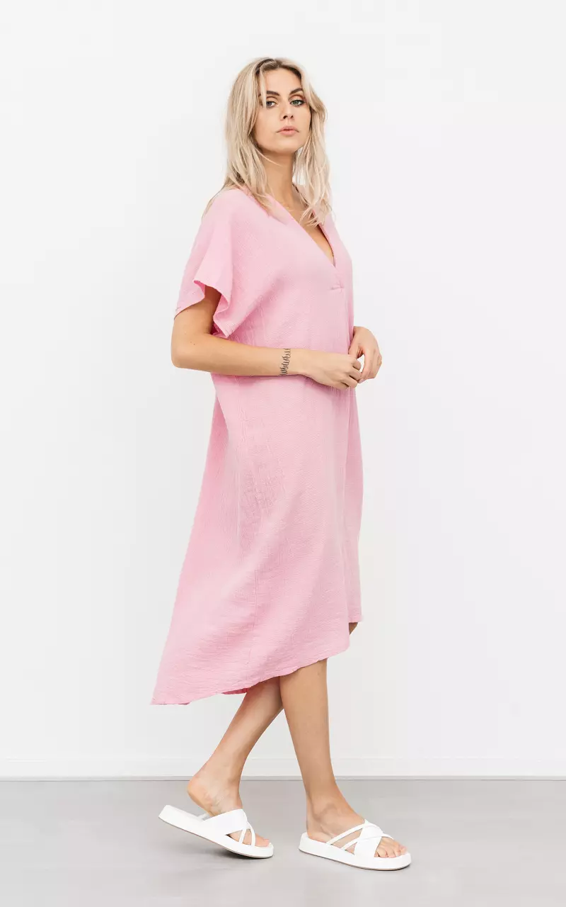 Lässiges Kleid mit V-Ausschnitt Pink