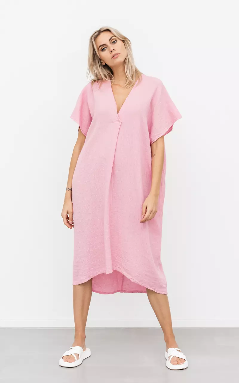 Lässiges Kleid mit V-Ausschnitt Pink
