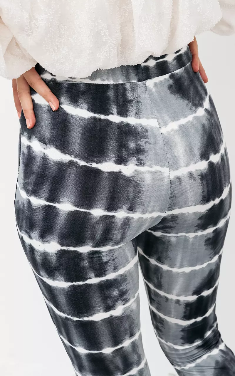 Hose mit Batik-Muster Grau Weiß