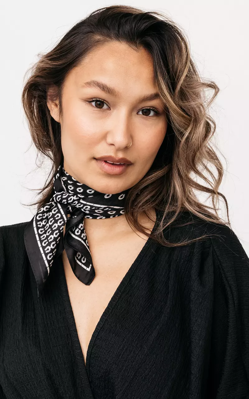 Satin-look scarf with print Black