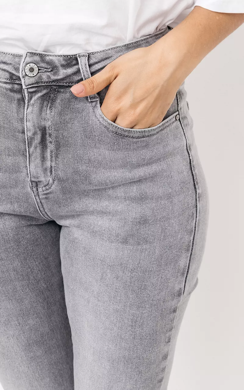 High waist jeans met split Grijs