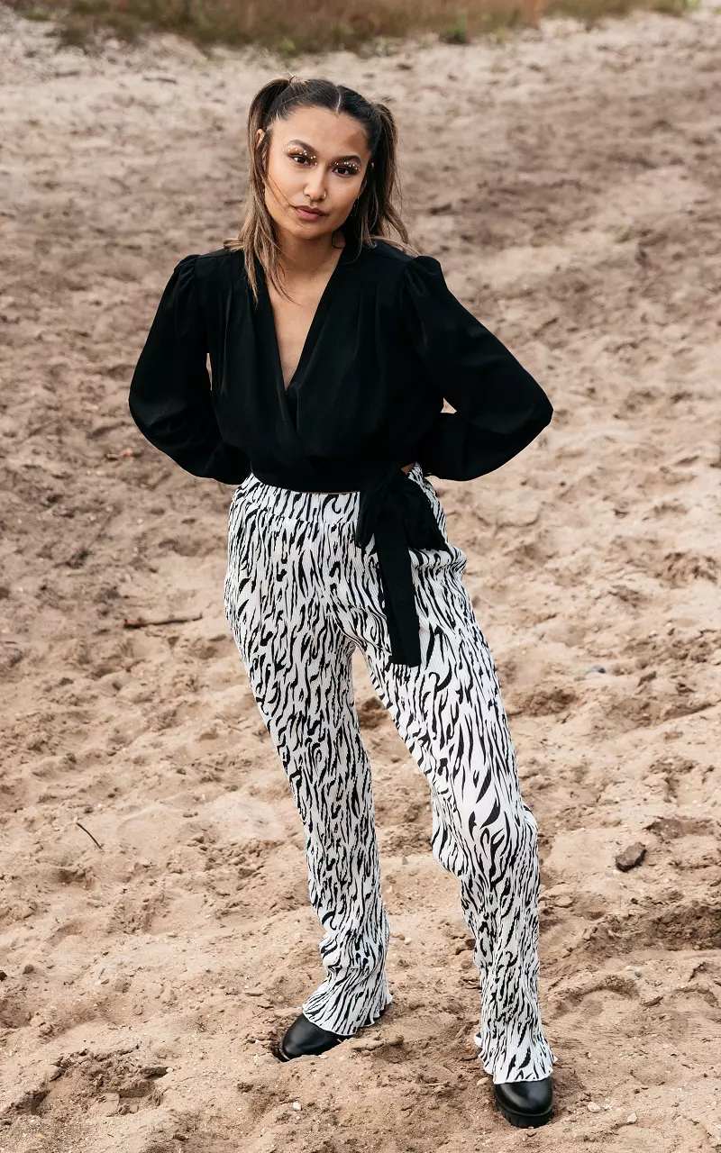 Pleated pants with print Black White