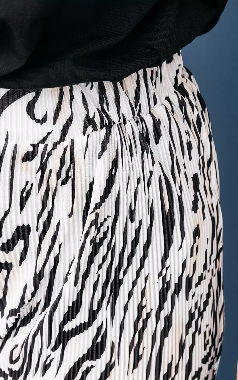 Pleated pants with print Black White