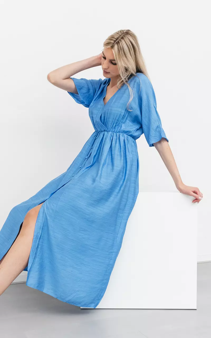 Midi Kleid mit Knöpfen am Rock Blau