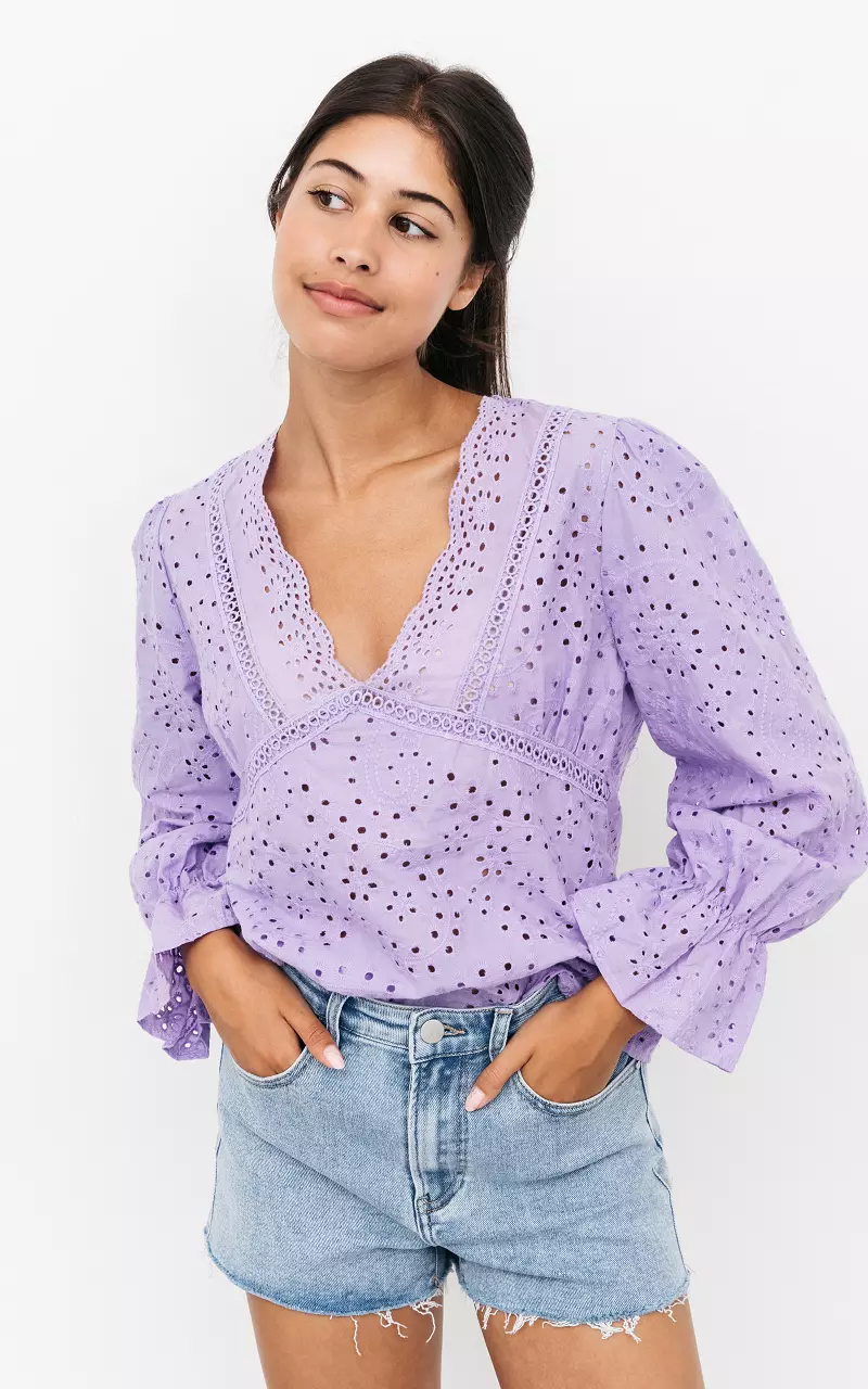 Embroidered top with v-neck Lilac