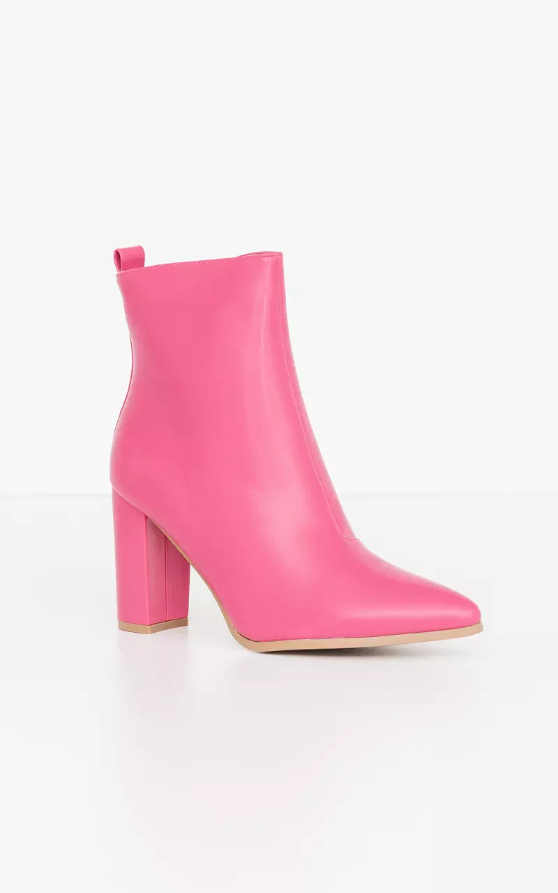 Ankle boots with pointed noses Pink