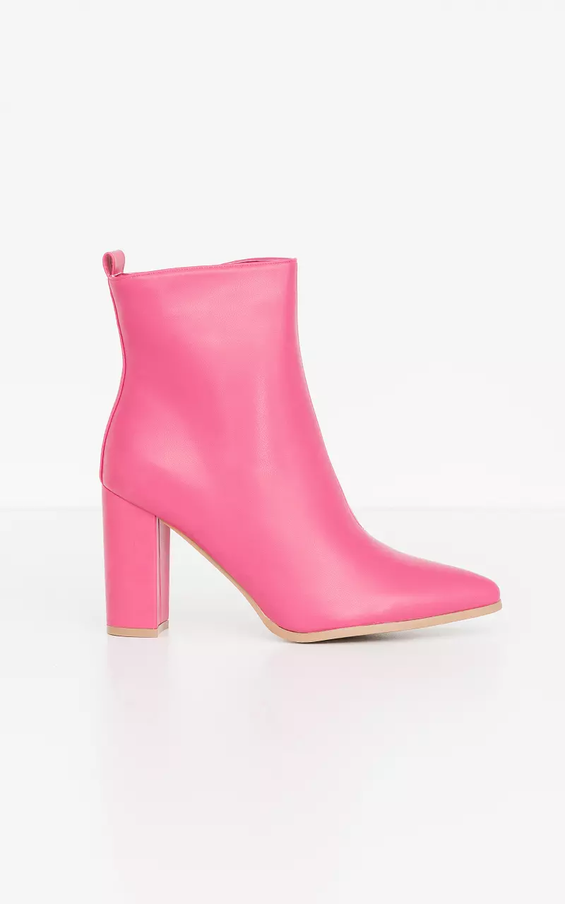 Ankle boots with pointed noses Pink