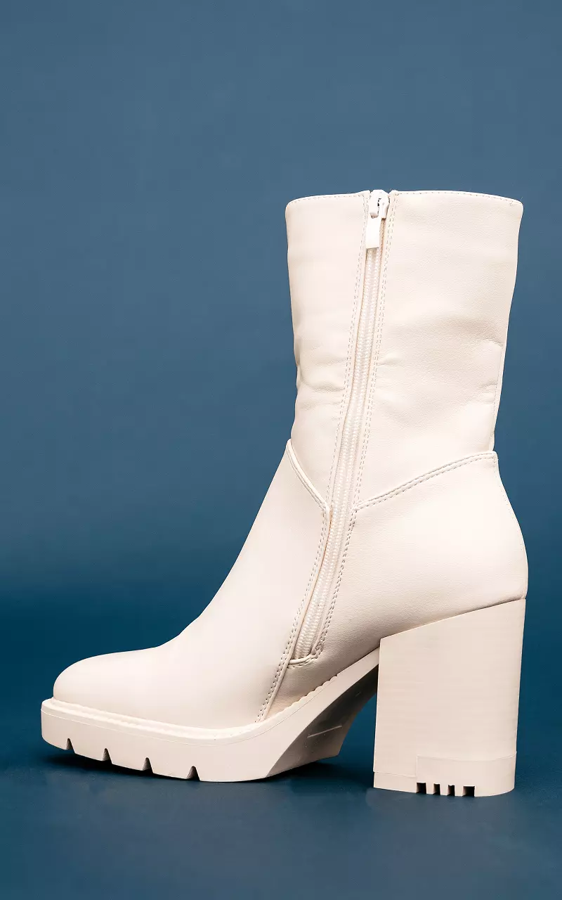 Leather look boots Beige