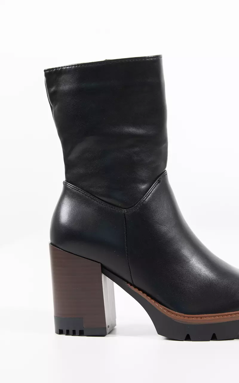 Leather look boots Black
