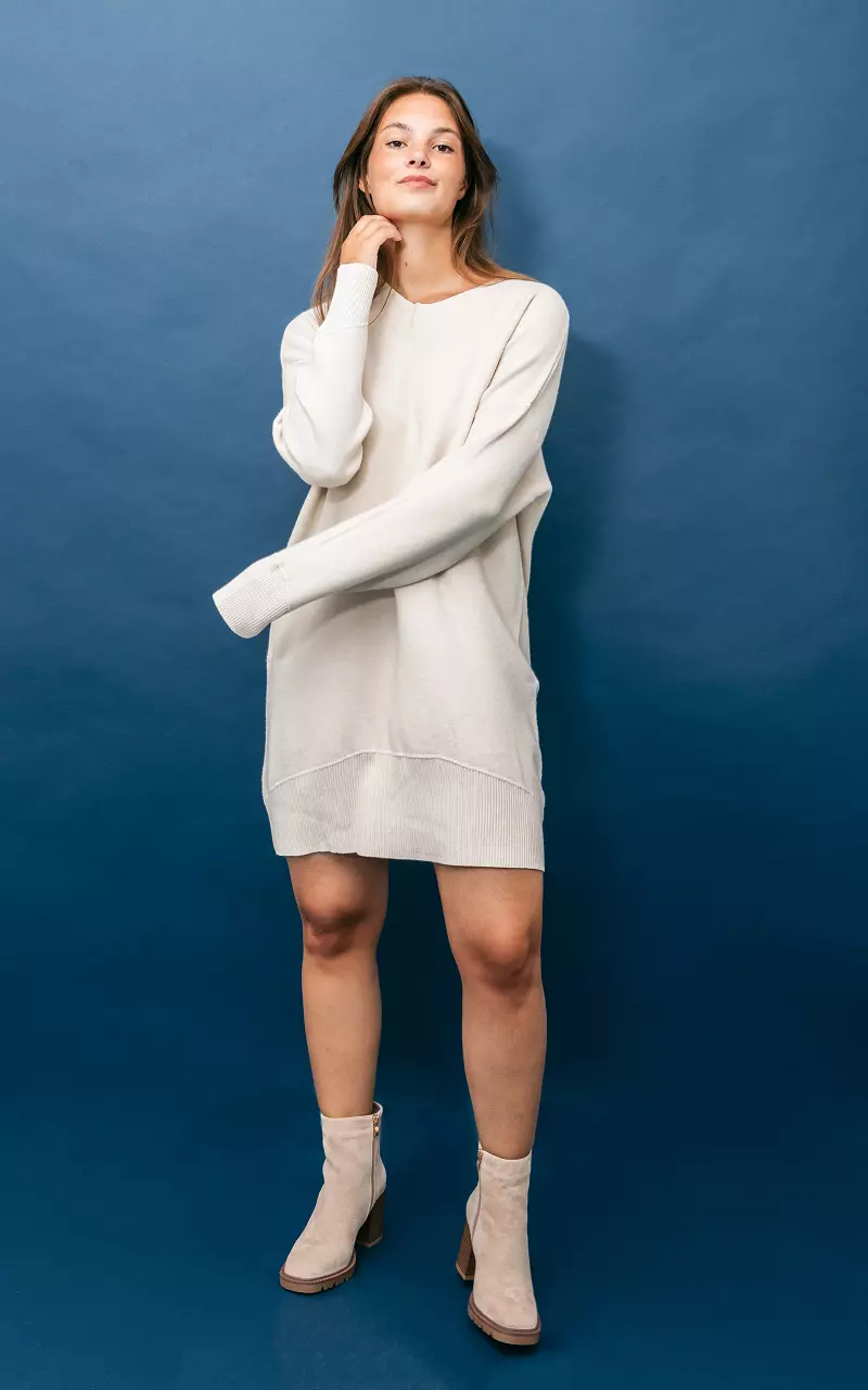 Jurk met v-hals Creme
