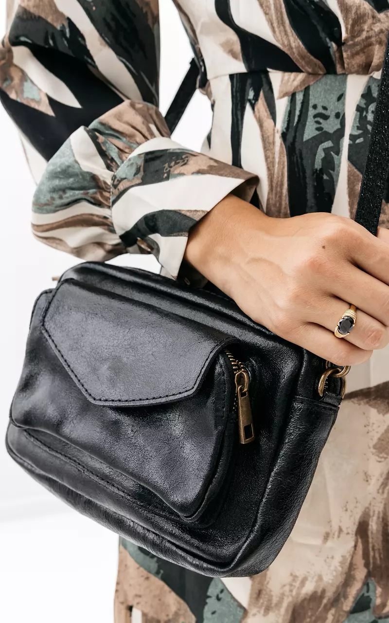 Leather bag with adjustable handle Black