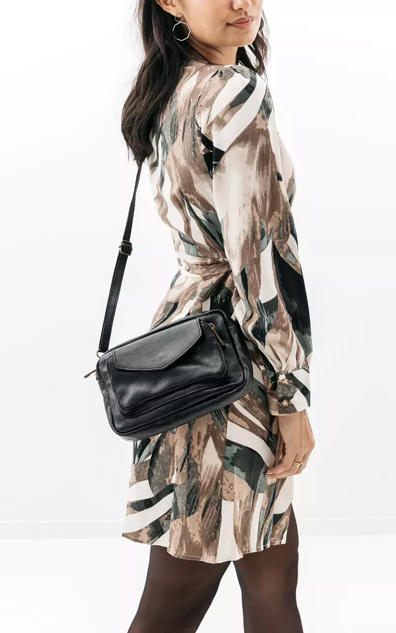 Metallic leren tas met verstelbaar hengsel Zwart