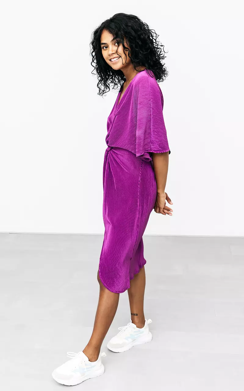 Pleated dress with v-neck Purple