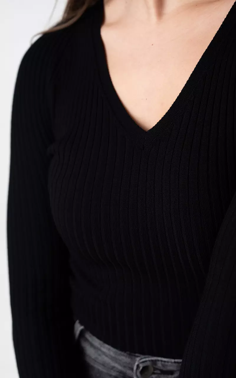 Ribbed top with v-neck Black