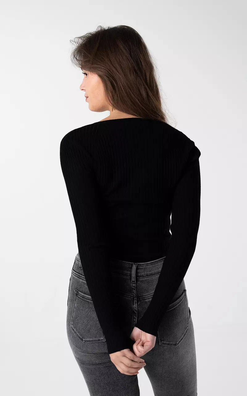 Cropped top with v-neck Black