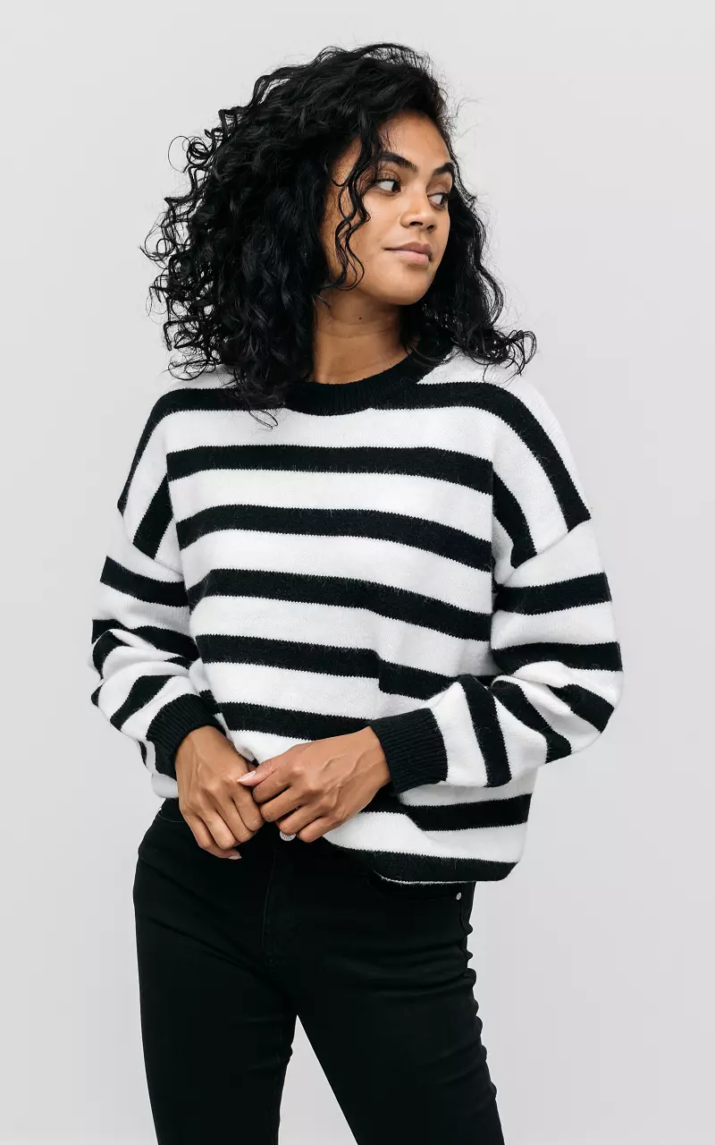 Striped sweater with round neck White Black